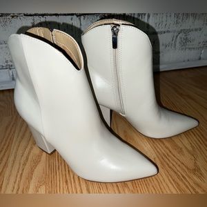Nine West White Boots Women’s size 6